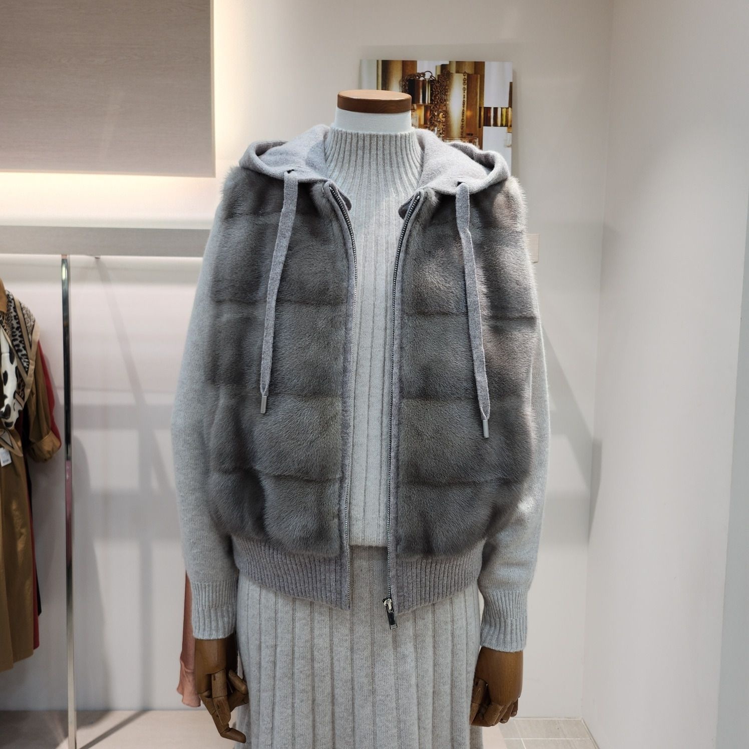 아이잗바바 [모다아울렛][아이잗바바]니트 후드 탈착 밍크 베스트( BRCA3FSV11/그레이) 대구점