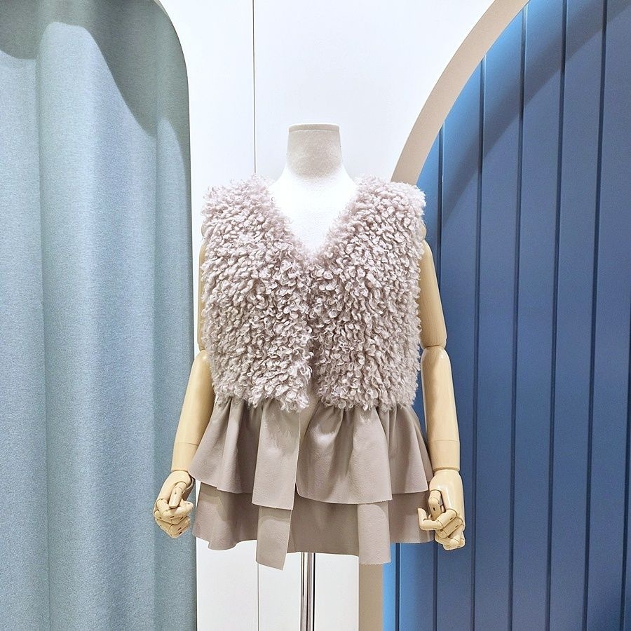 리펜 스튜디오 [AK원주점] [리펜스튜디오] 부클 밑단프릴 레더 베스트 SG11VT200