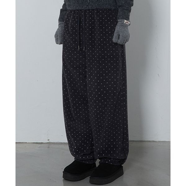 CHICKS 도트 원턱 플리스 조거 팬츠 차콜