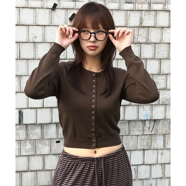 CHICKS 싱글 스냅 크롭 가디건 브라운