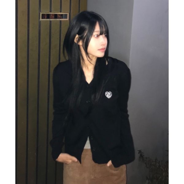 CHICKS CHICKS MVK 하트 스티치 미니 브이넥 니트 블랙