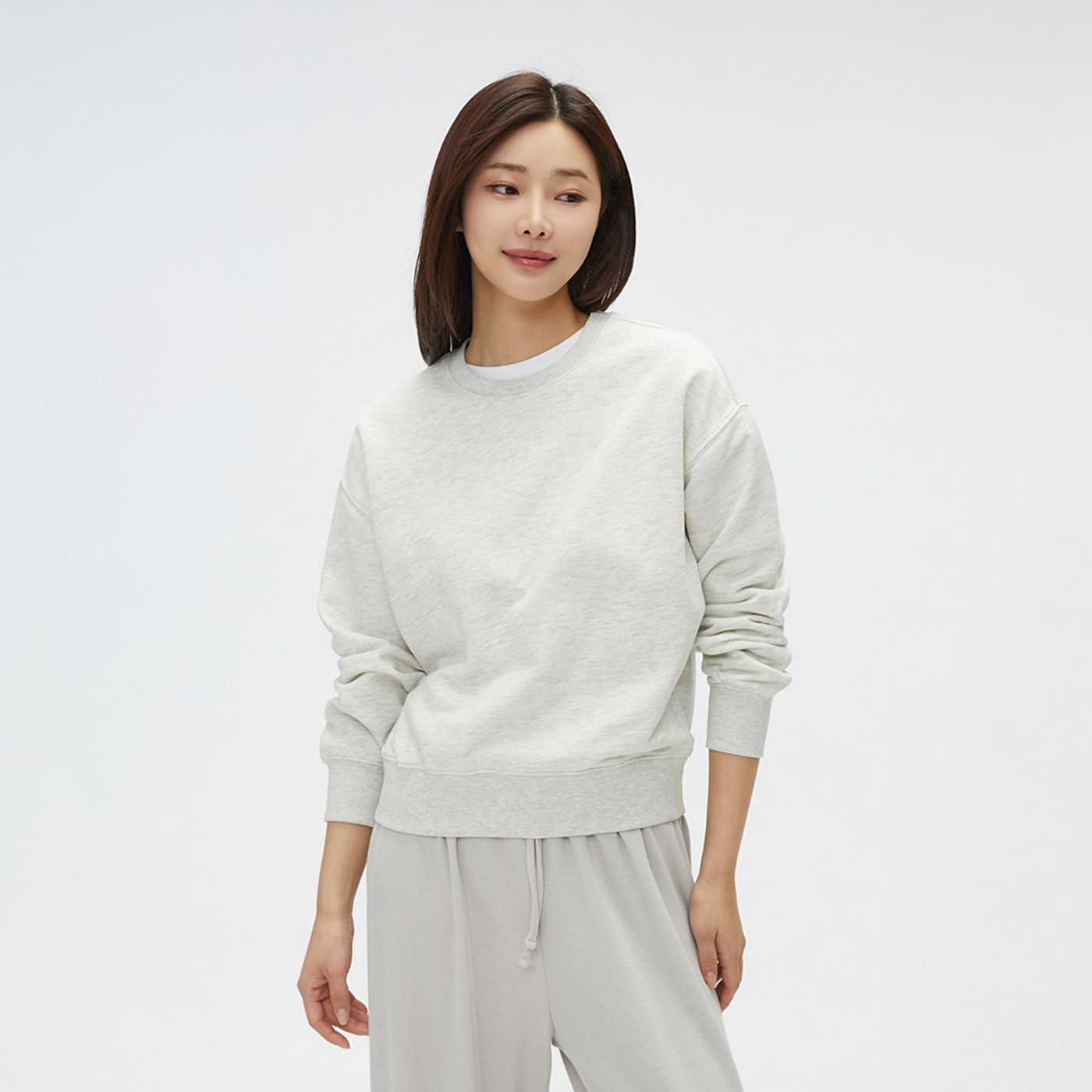 [스파오][정상가19900원][프렌치테리] 세미 크롭 라운드넥 스웨트셔츠 : 롯데ON