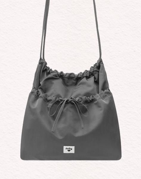 널디 NDY 리본 포켓 크로스백 차콜 PNEF25BG022001 302802
