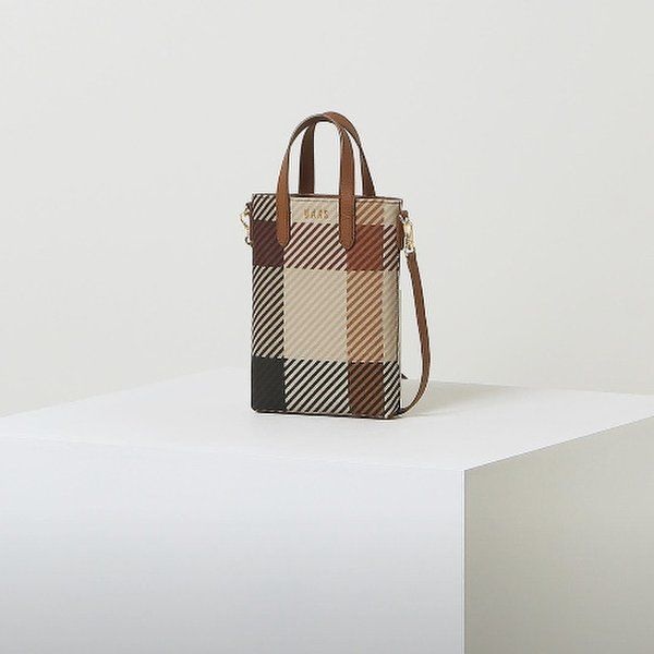 <매장정품> DAKS 닥스 DCWA2E501W2 [GREAT HOUSE CHECK PVC] 브라운 로고장식 가죽 미니크로스백 997888