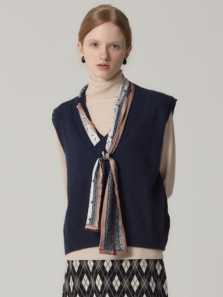 오조크 오조크OZOC 스카프 포인트 브이넥 베스트 격: 70000원 718570