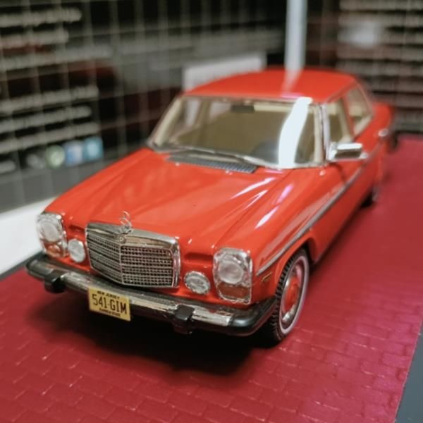 상품상세참조 레진 소재 1:43 스케일 벤츠 300D W115 디젤 세단 시뮬레이션