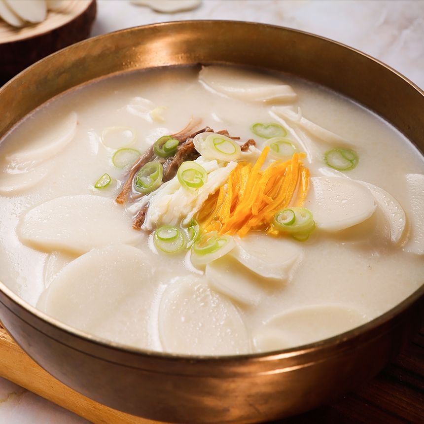 아침엔 떡국630g X 4봉 사골육수 속 쌀떡 소고기 대파 계란지단이 한봉에! 아침식사대용