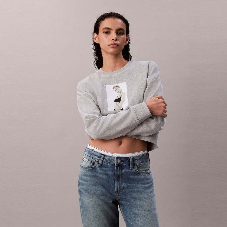 [롯데백화점] 캘빈클라인 진 (40494WF)여성 클래식 케이트 모스 크루넥 스웻셔츠( LE1220781137