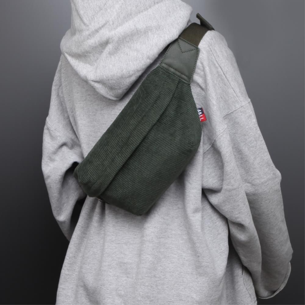 남녀공용 심플 베이직한 가벼운 골덴소재 힙팩 커플선물 슬링백