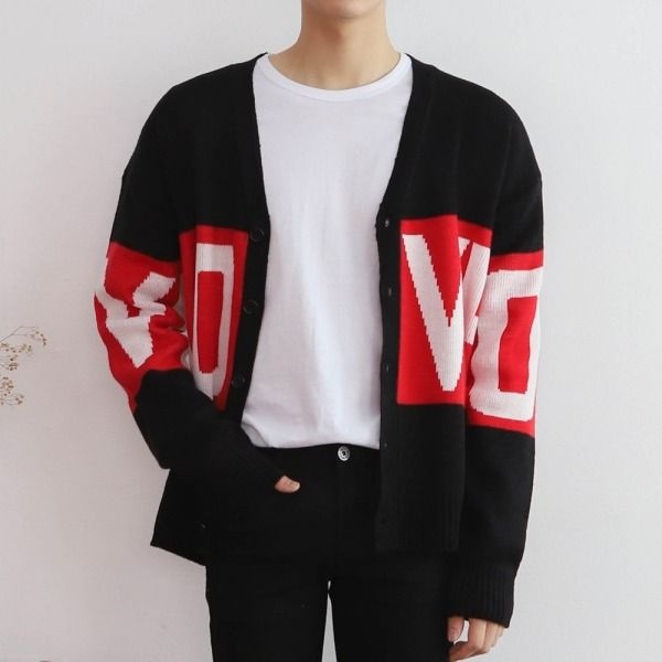 [패션플러스][더맨쉽][더맨쉽] 감각적인 레터링 포인트 오버핏 니트 가디건 DMTCD80032