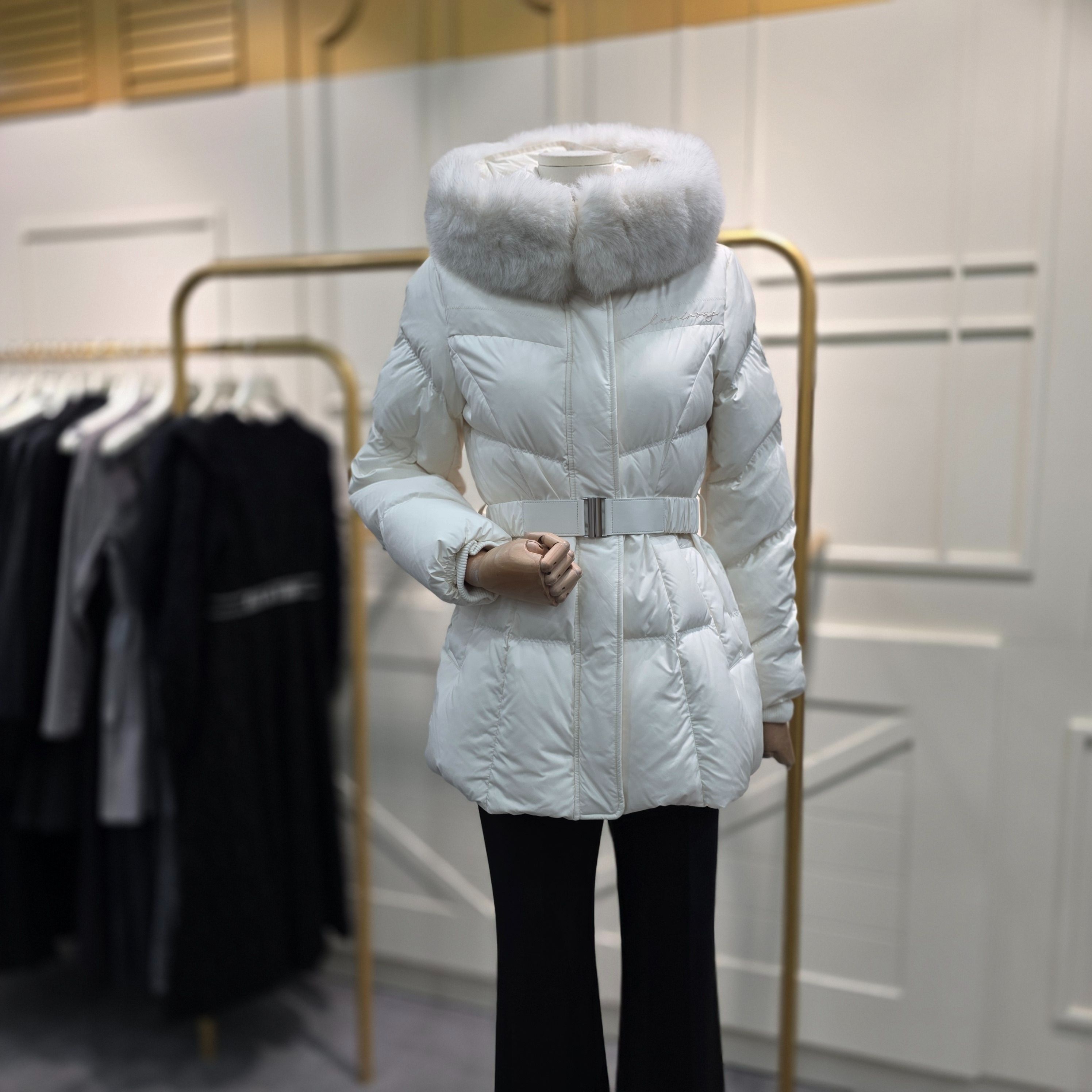 에고이스트 에고이스트 [모다아울렛][에고이스트]웨이스트 벨티드 폭스퍼 숏 구스 다운점퍼 ER4TD503IV_CA 천안아산점