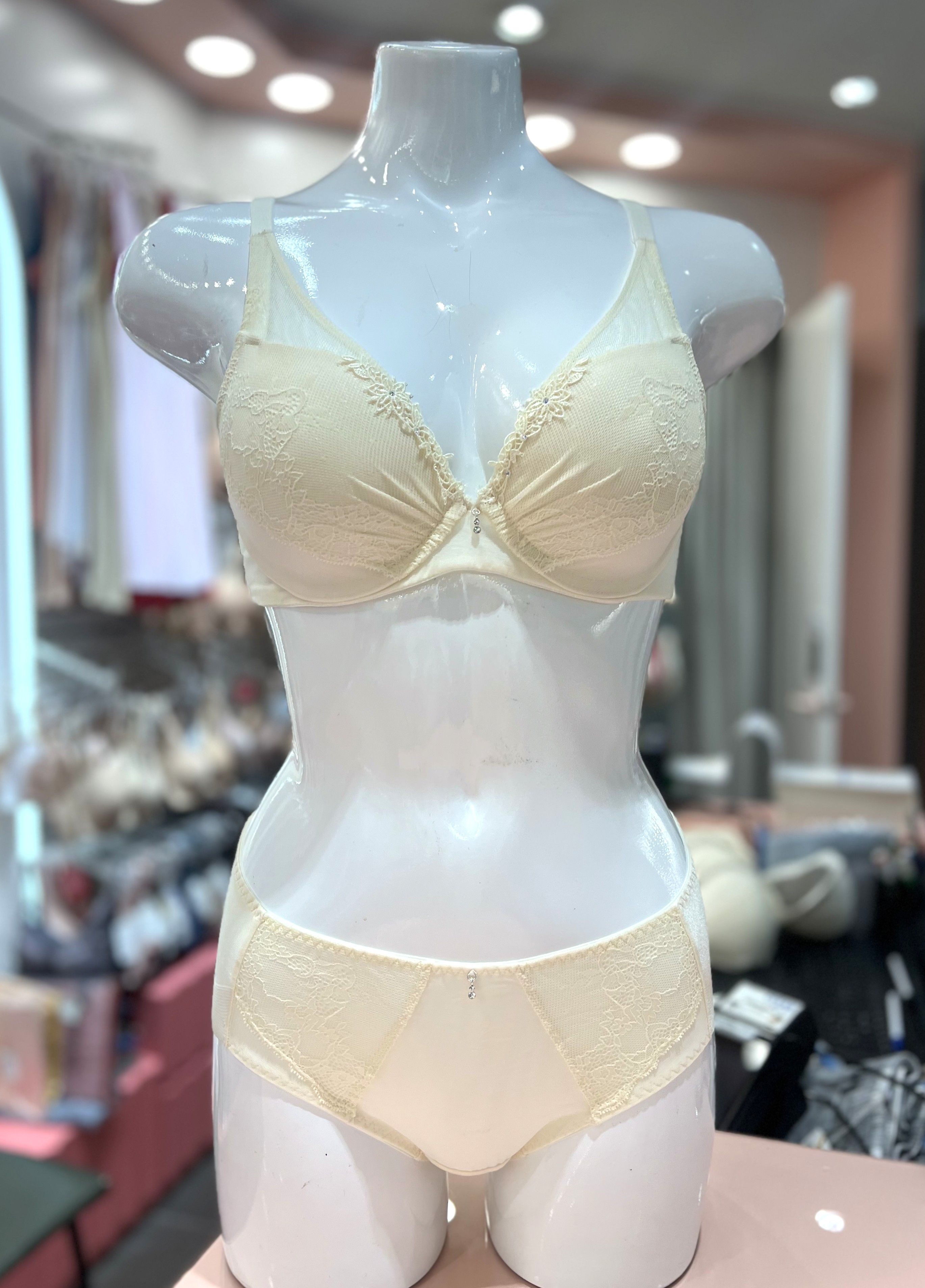[롯데백화점] 비비안 여성풀커버쟈가드레이스 몰드브라햄팬티세트크림BR1850ABP1850P