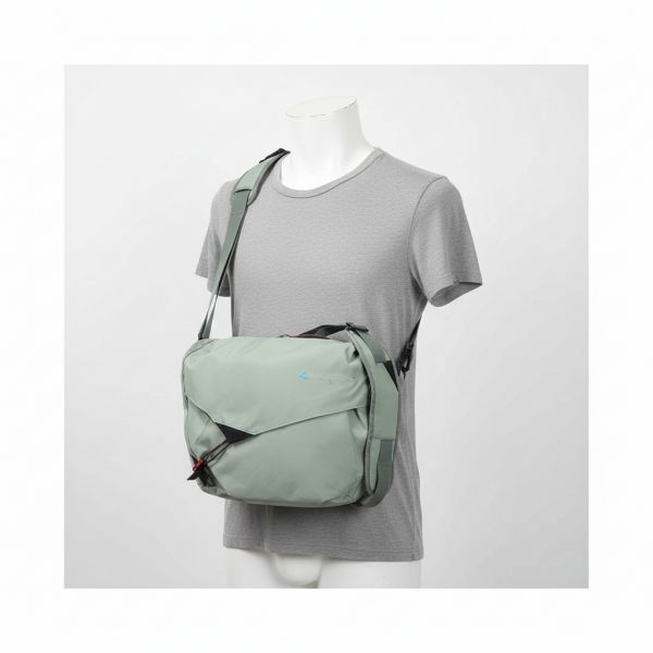 클라터뮤젠 25FW 가우트 메신저 백 페이디드그린 (40460U21-586) 370450