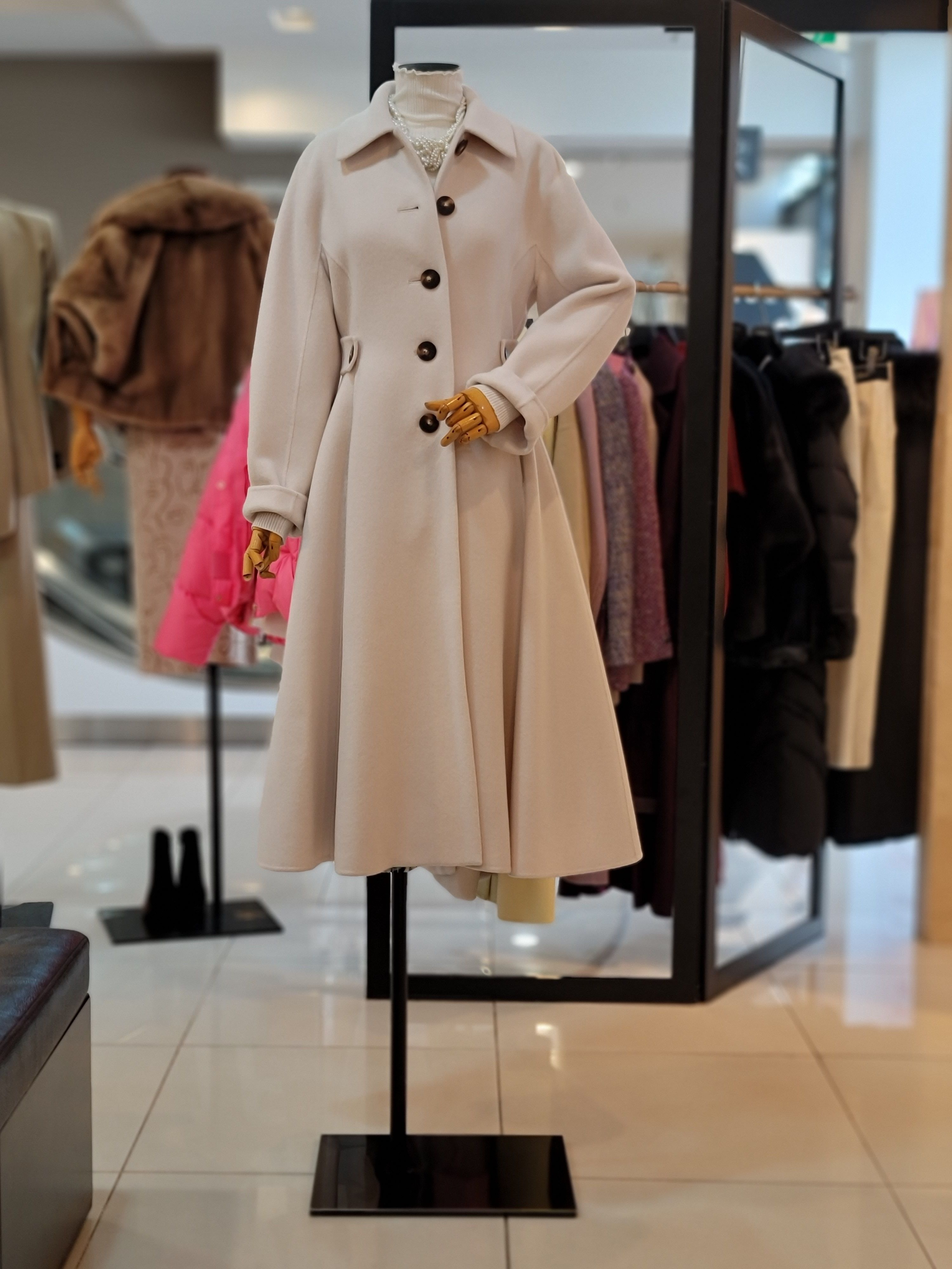 더아이잗컬렉션 슬림 케시미어 백 스트랩 코트 CNBA0CT44E