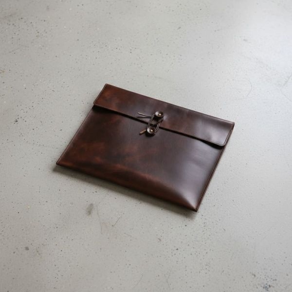 MATT 맷 아도방 레더 클래식 가죽 디바이스 클러치백 투톤브라운 B41351