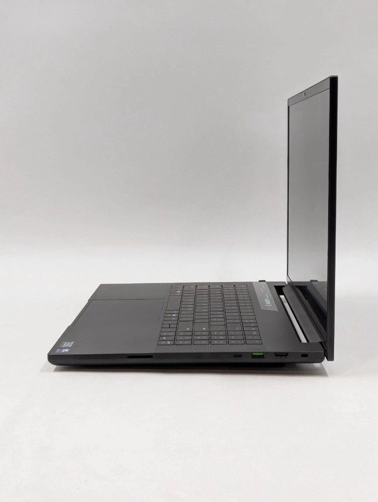 RAZER 노트북 [세금포함] [정품] Blade 18 2025 RZ09-0529 울트라 9 275HX 32GB DDR5 2TB SSD 솔리드 스테이트 드라이브[세금포함]