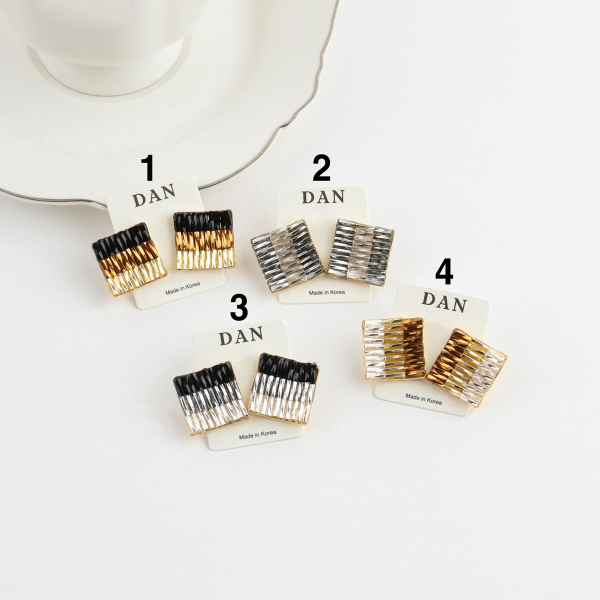 [패션플러스][미라클세븐][M7] 여자 물결 네모귀걸이 와플 톤인톤 이어링