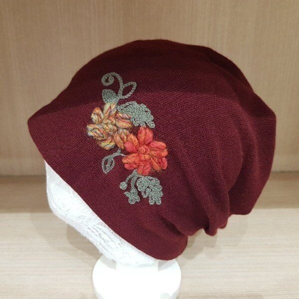 애슬릿 [패션플러스][애슬릿][애슬릿]달래 꽃 자수 니트 비니 여성 겨울 모자 두건