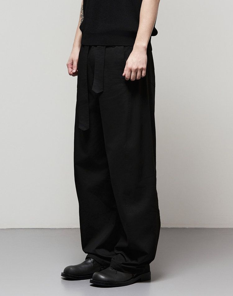 일꼬르소 일꼬르소 렉시오 벨티드 커브드 팬츠 블랙