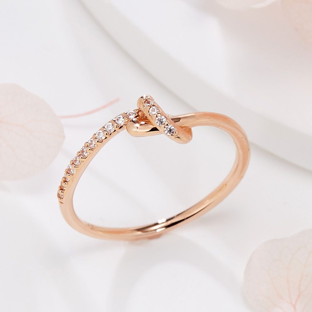 비앤비골드 (현대Hmall) [비앤비골드] 14K 사선 웨이브 매듭 큐빅 반지 SRS41447