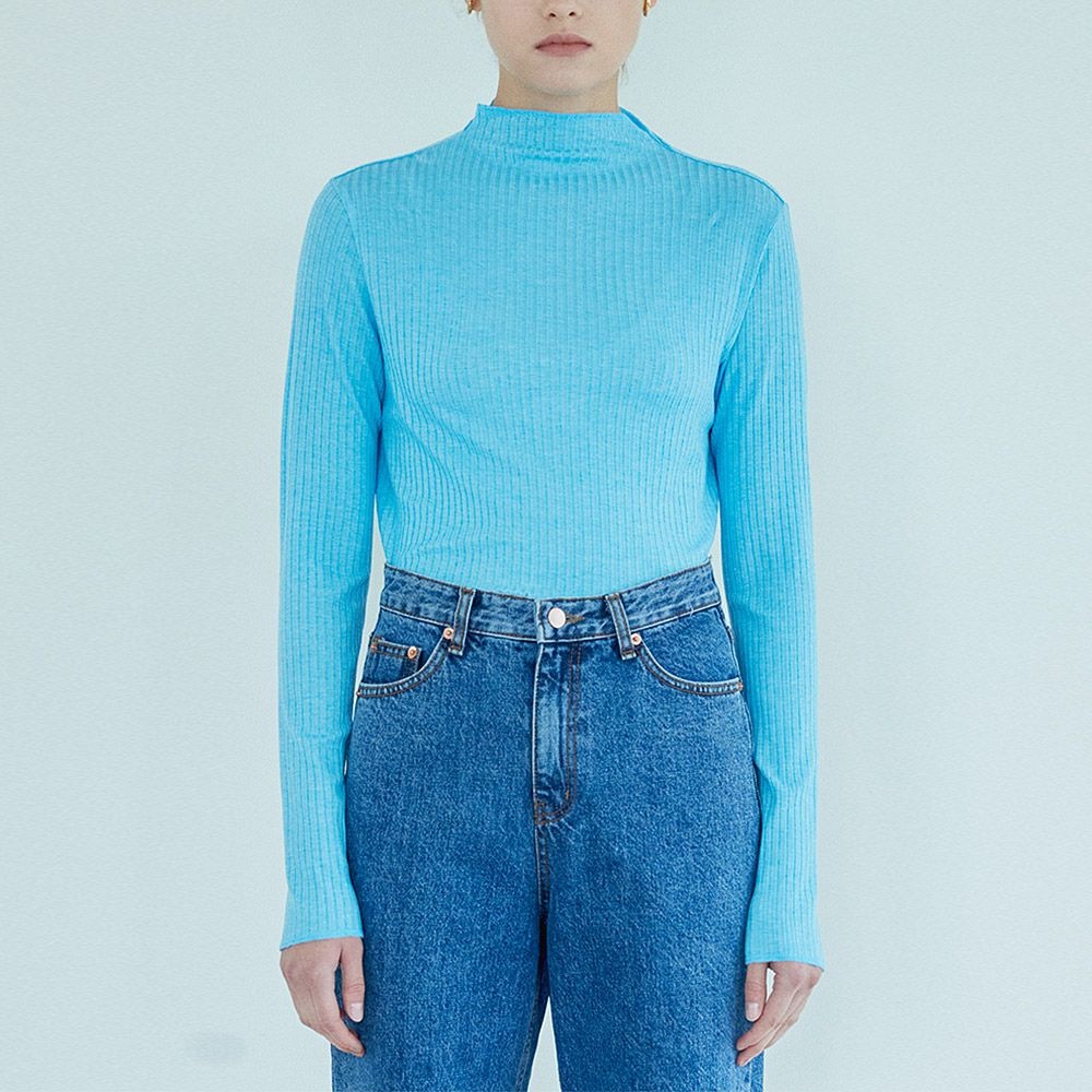 모먼 모먼 [MOMEN] Half Neck Color Top - Light Blue_XMCALYZA21152