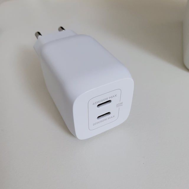 벨킨 벨킨 65W 듀얼 C타입 PD 3.0 PPS GaN 고속 충전기 WCH013kr 아이폰17 16 15 14 13 12 갤럭시 S25 S24 맥북 에어 M4 아이패드 노트