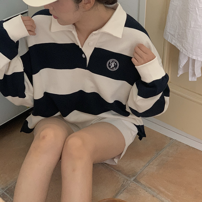 단가라 자수 포인트 루즈핏 카라 맨투맨 티셔츠