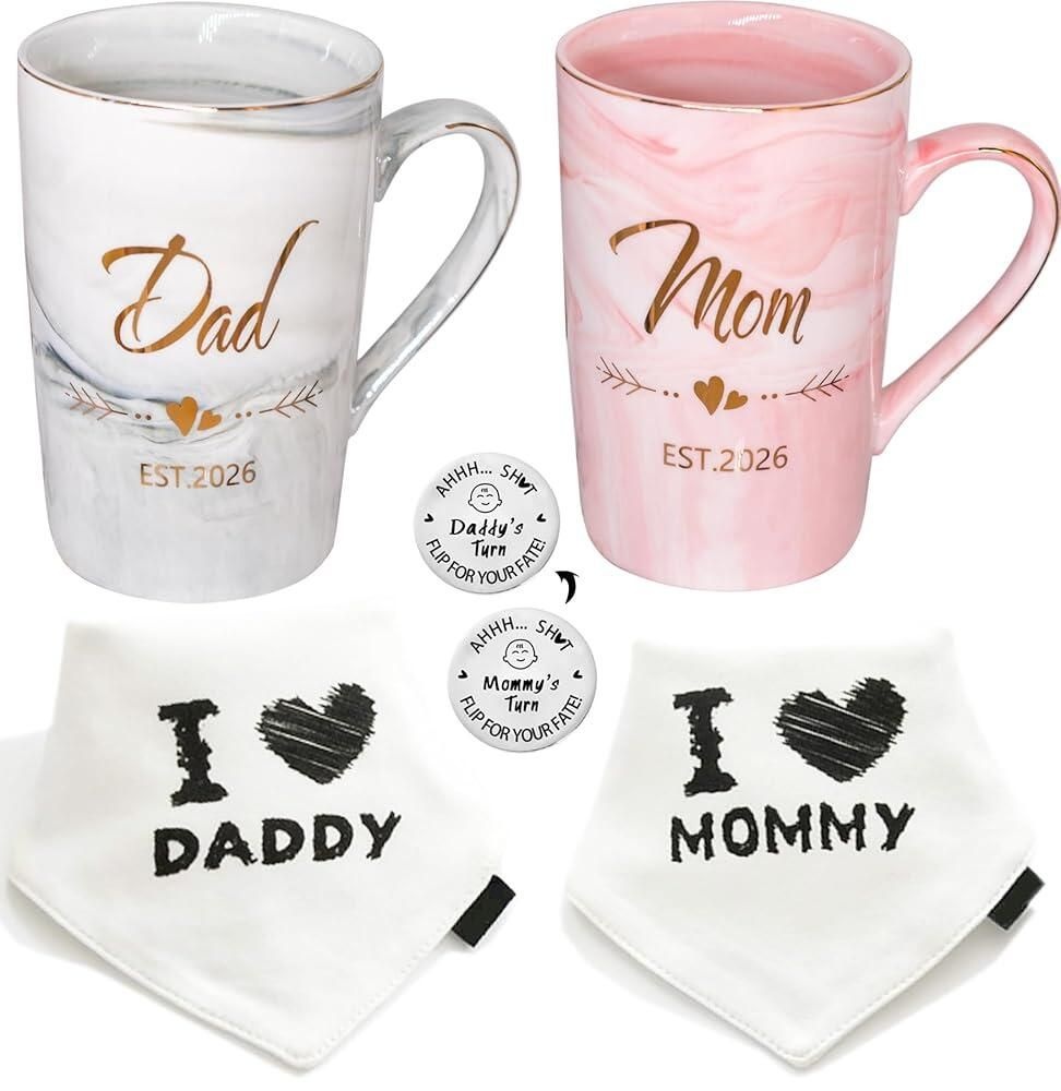 Mugpie [해외] Mugpie Dad and Mom EST 2026 커플 머그 I Love Mommy/Daddy 턱받이 결정 동전 포함 - 귀여운 새 부모 선물 처음 임신 선물 신생