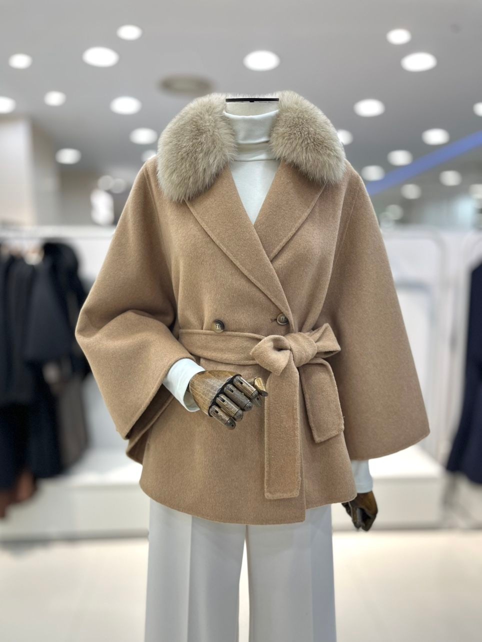 베스띠벨리 베스띠벨리 폭스퍼 핸드메이드 케이프코트 BLHRY2683 한정수량 (2455615 )