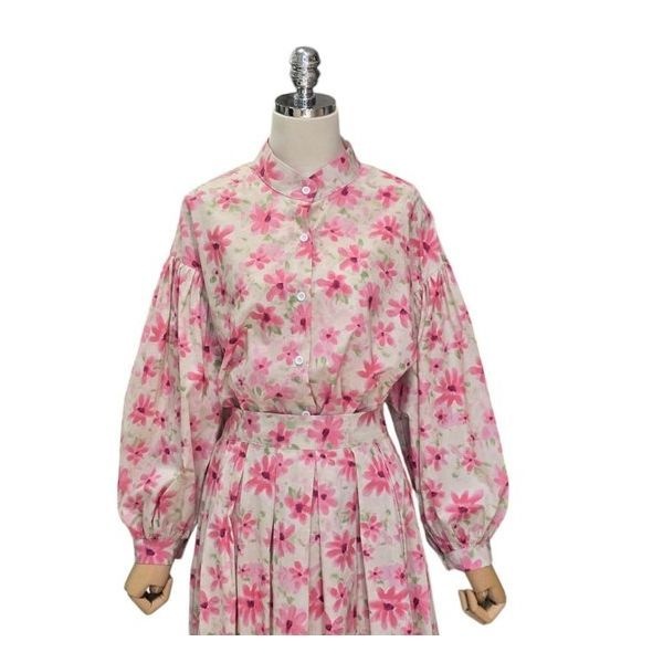 4KUS 포커스 퍼프소매 플라워 블라우스 (FM5C3BL3100)