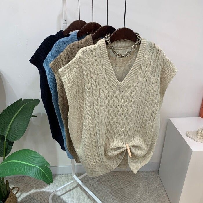 씨샵인더룸 씨샵인더룸 / 슈린 피셔 꽈배기 패턴 옆트임 루즈핏 브이넥 조끼 니트 4color 3525330