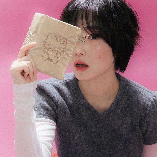 Sleek Travel Wallet Hello Kitty Gold