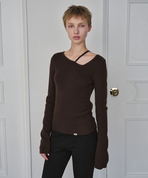 [해외] SYMMETRICPERCENT Unbalanced Neckline Knit Top / Brown