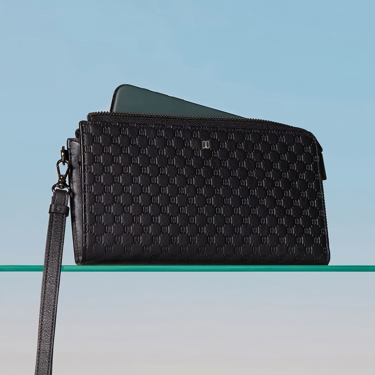 <매장정품> DAKS 닥스 DBWA6E360BK 핸드폰수납)[LOUIS][루이스] 블랙 수입가죽 루이스 엠보 DD 패턴 지퍼장지갑 1250305