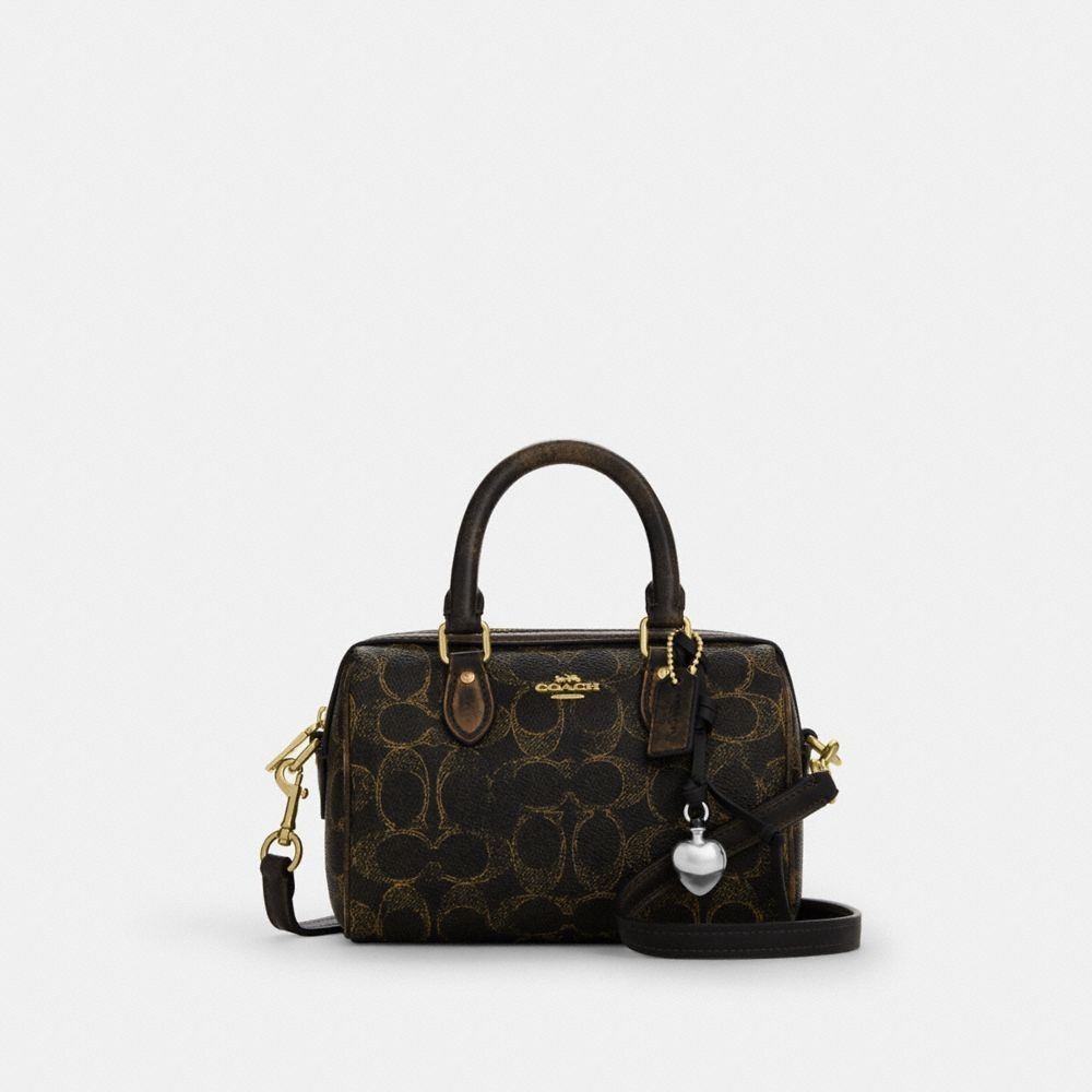 COACH [해외] 코치 미니 로완 크로스바디 백 인 러브드 시그니처 캔버스 위드 챰 CW328 골드