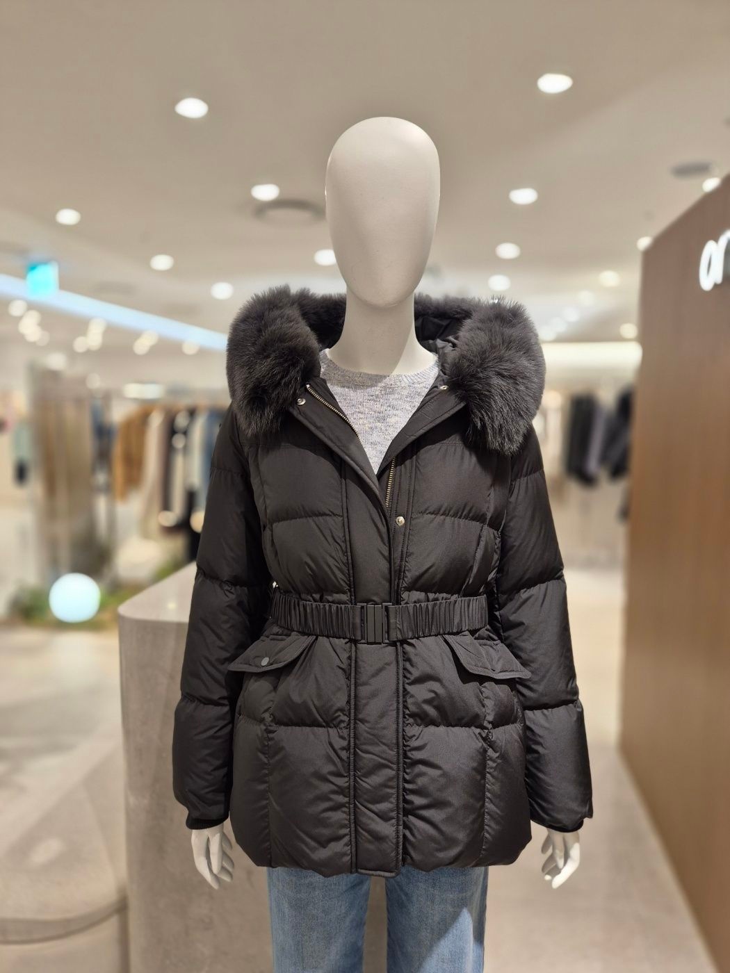 [롯데백화점] 온앤온 NJP4WMB99 폭스퍼 슬림핏 다운점퍼 LE1217970313