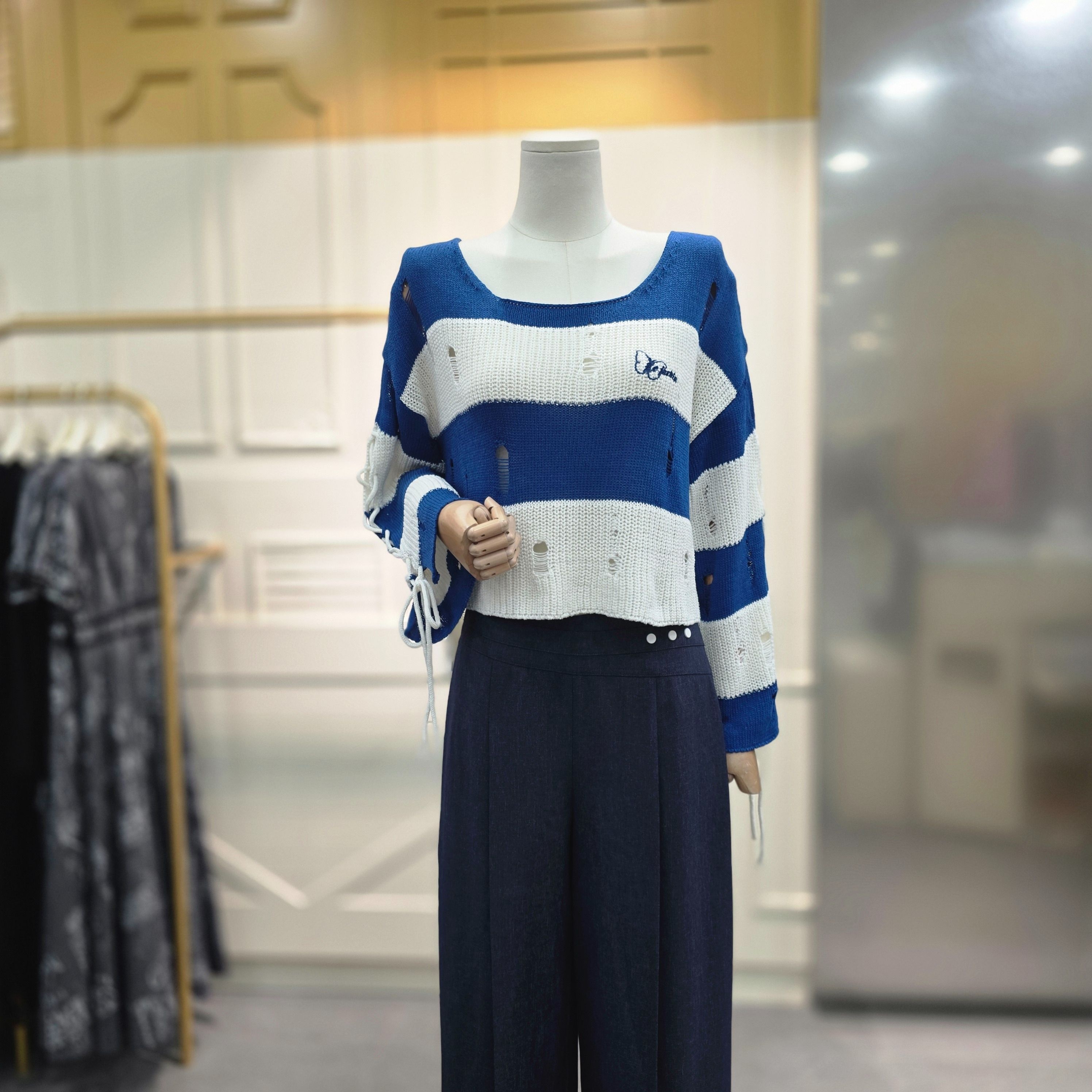 에고이스트 에고이스트 [모다아울렛][에고이스트]레이스업 포인트 루즈핏 니트 풀오버 ER2KL460BL_CA 천안아산점