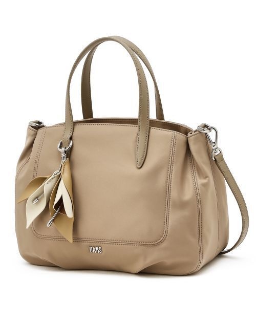 닥스 닥스 베이지 플라워 참장식 나일론 토트백 M DCBA6E533I3 23D0