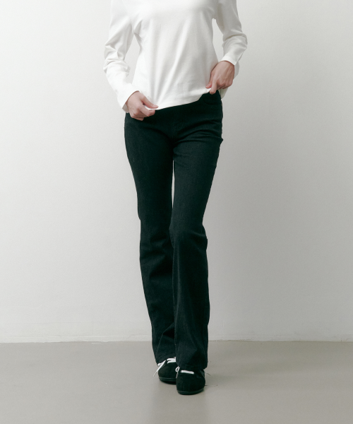 브랜드정품 솔트앤초콜릿 SALT AND CHOCOLATE 논페이드 부츠컷 데님 팬츠 흑청 4W241V003 349487