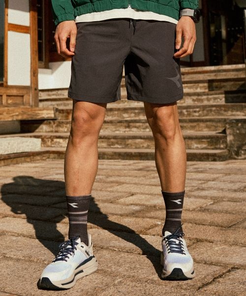 Diadora 프리 글라이드 4부 베이직 러닝 쇼츠 DARK GREY 293877