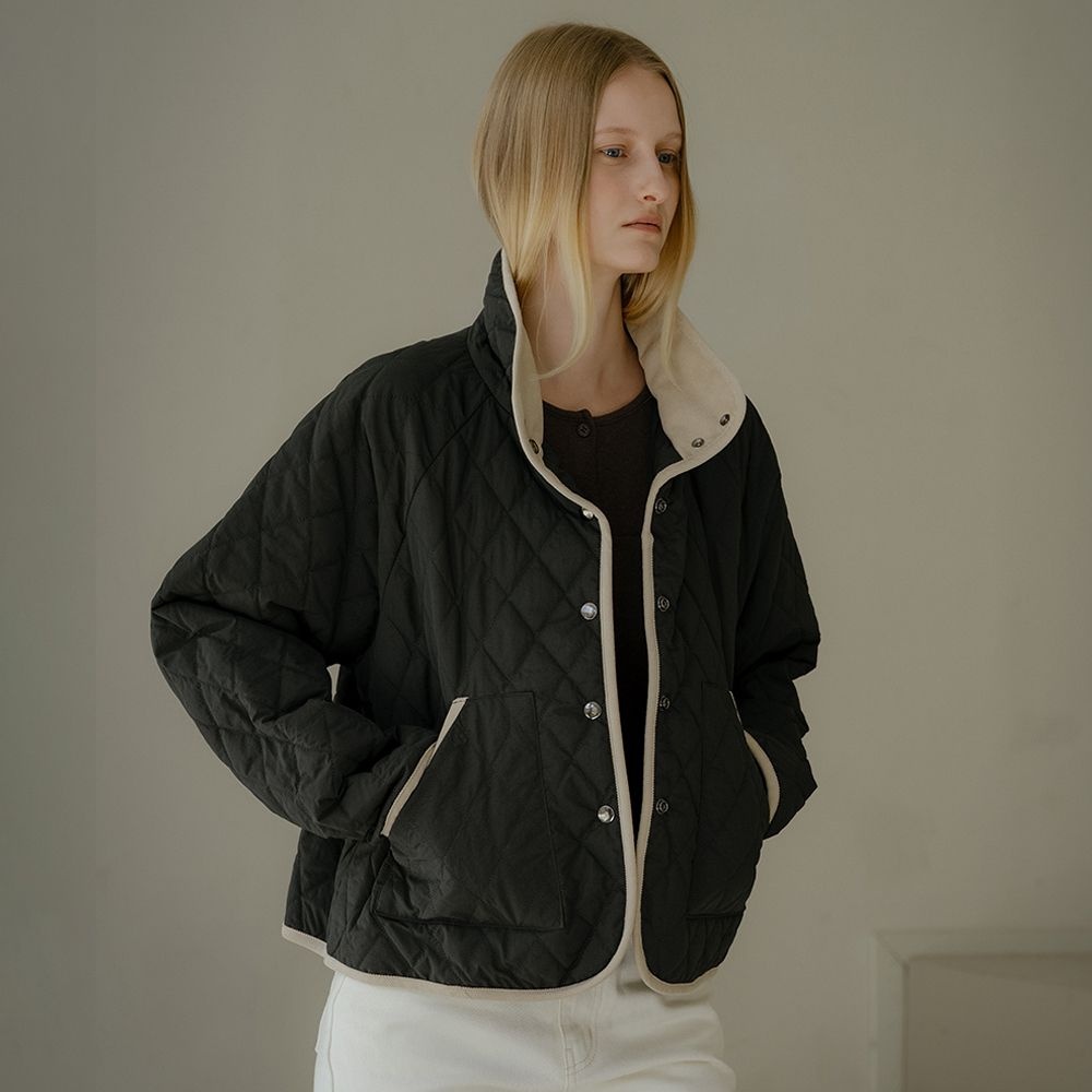 KNOWNBETTER 노운베러 Light weight compact quilting jumper_Dark gray