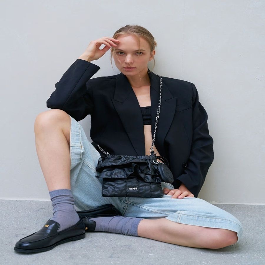 아떼 바네사브루노 [AK수원점] [아떼 바네사브루노] [FRILL]블랙 듀프스킨 미니크로스 S (AABA6E700BK)