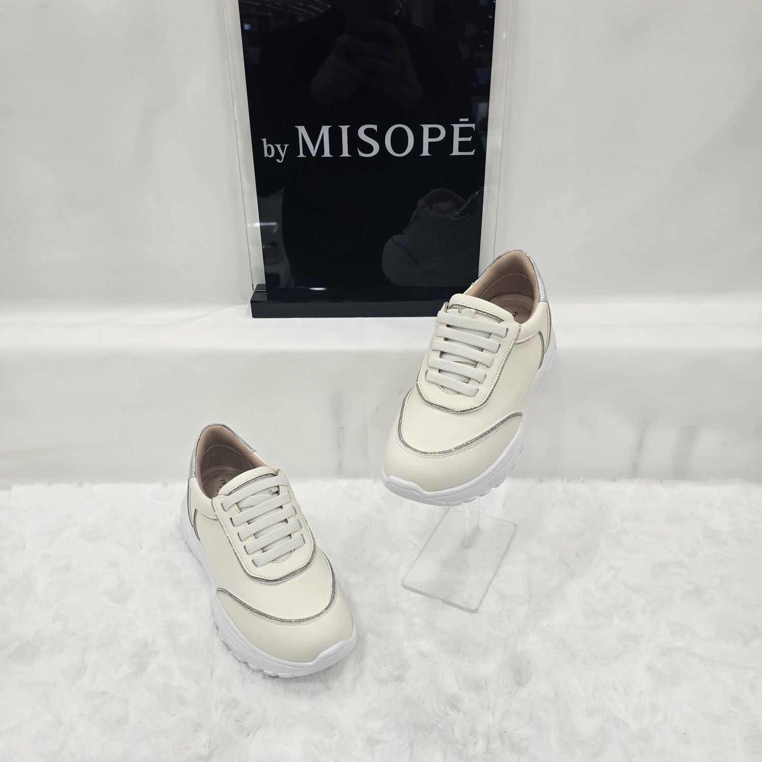 By미소페 여성 포인트 디테일 러블리 스니커즈 112HH310TG008 IVORY 1JJ