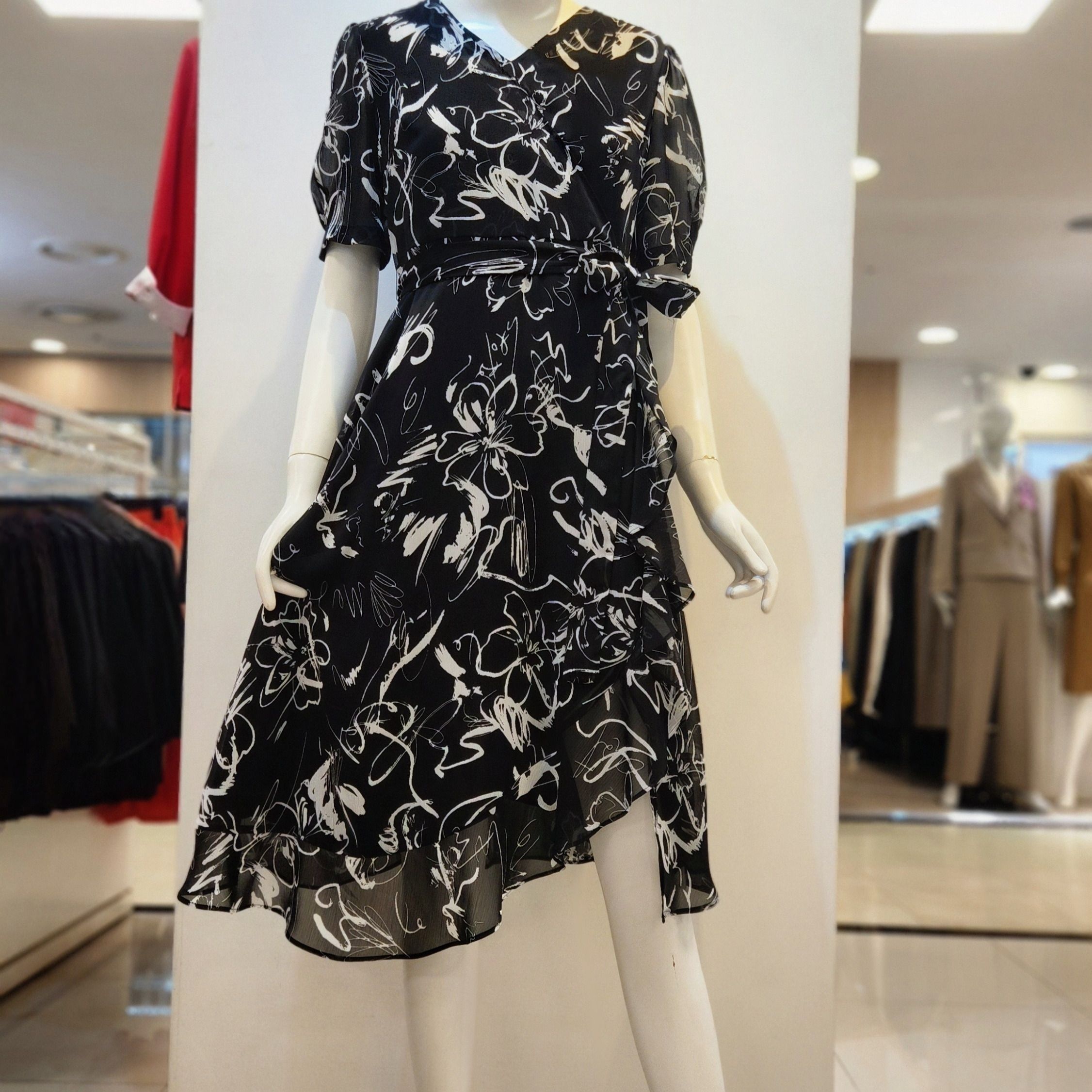 베스띠벨리 [베스띠벨리]랩언발벨티드반팔원피스 KOAE2530B