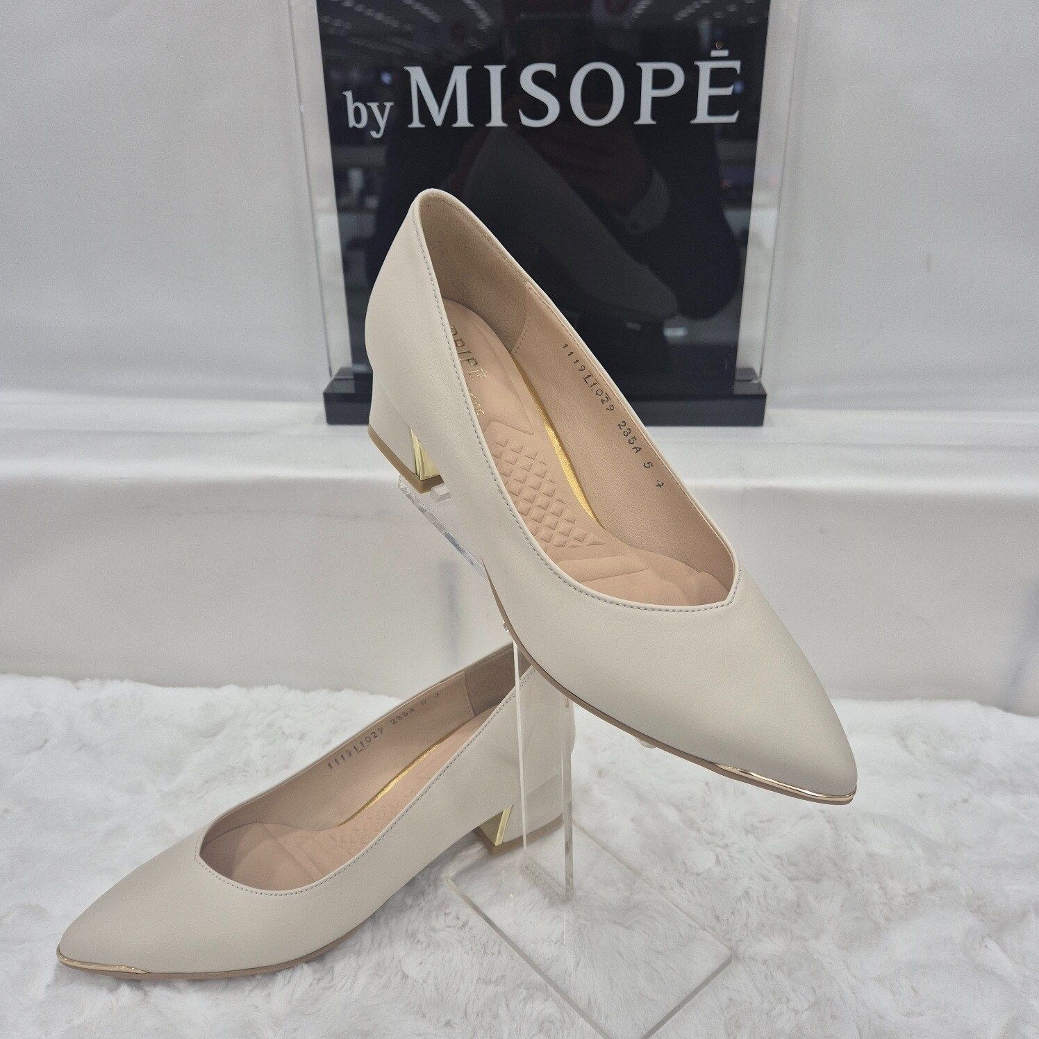 By미소페 여성 베이직 V컷 미들 펌프스 111HH911FS029 IVORY 3JJ