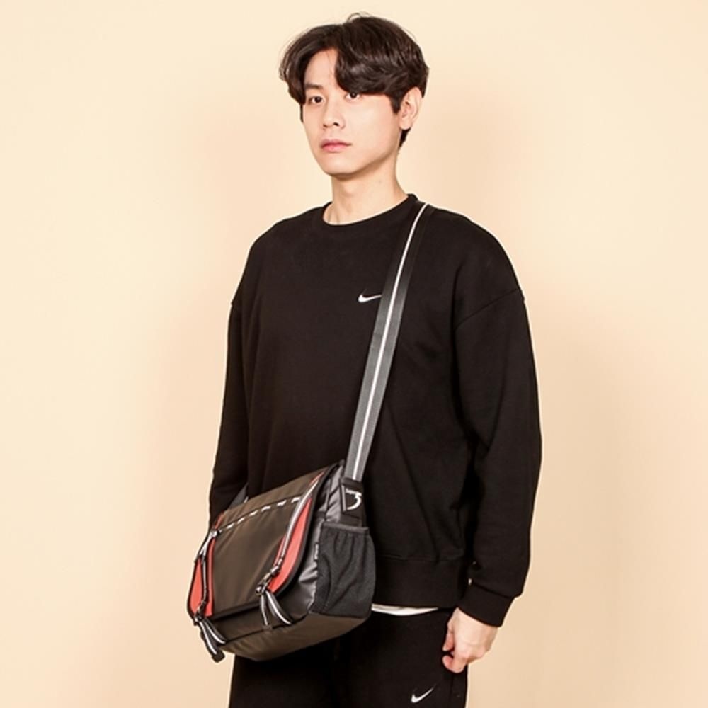 남성 대학생천가방 메신저 크로스백 커플아이템 친구선물 남자모던룩 매니쉬룩 바디백