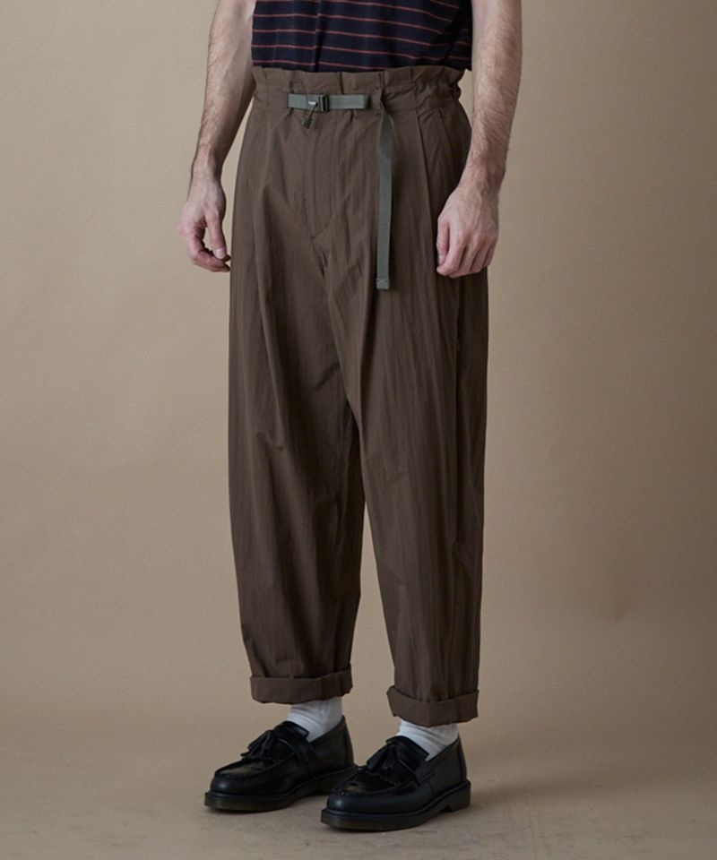 PENFIELD CN 하이웨이스트 투턱 벌룬팬츠 브라운_FR2WP51U 395388