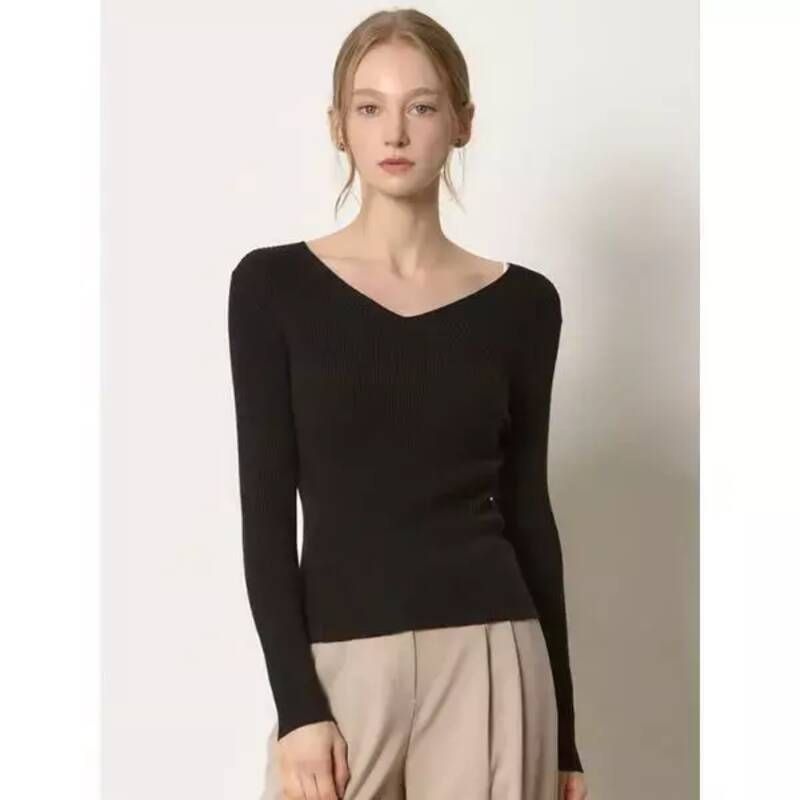 울 브이넥 슬림 리브 니트 택가격138000원 927318
