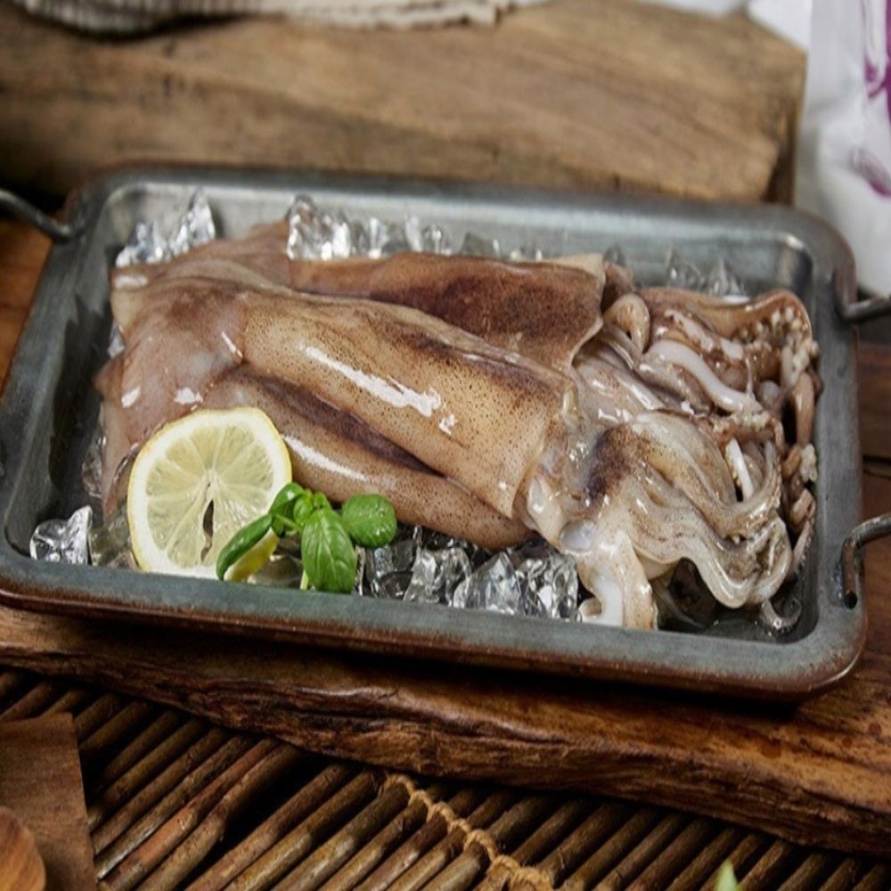 비제이마켓 쫄깃한 손질 통오징어 2미 320G 생오징어 손질한통오징어 국산통오징어