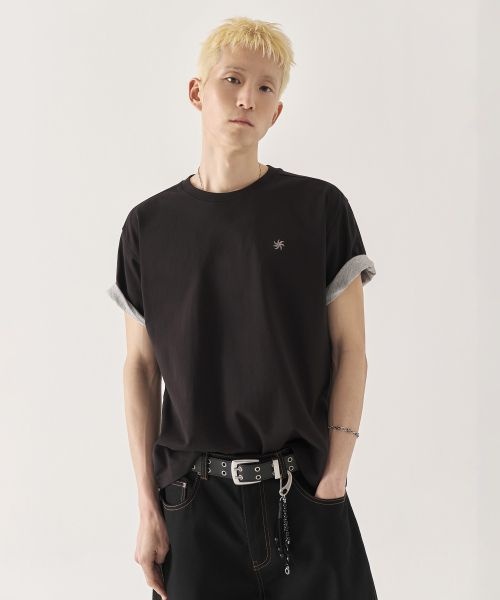 매장정품 5월 19일 배송 키뮤어 KIIMUIR 크롭 배색 롤업 반팔 티셔츠_블랙 KBFUUTS013BK 154594